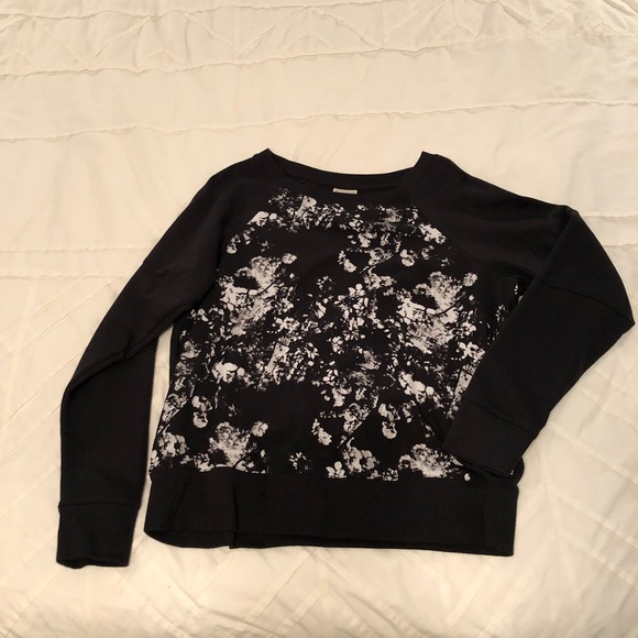 Converse Tops - LAST CALL - Converse ⭐️ One Star Sweatshirt